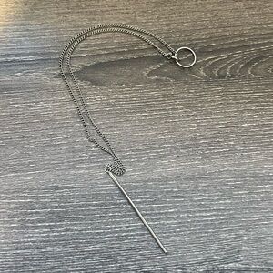 Straight pin necklace